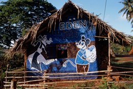 Blue;-Cartoon;-Comoros-Archipelago;-Eden;-Fence;-France;-Housing;-Hut;-Indian-Ocean;-Kaleidos;-Kaleidos-images;-La-parole-à-limage;-Laurent-Abad;-Mayotte;-Mural;-Palm-thatched-roof;-Stories-Pictures